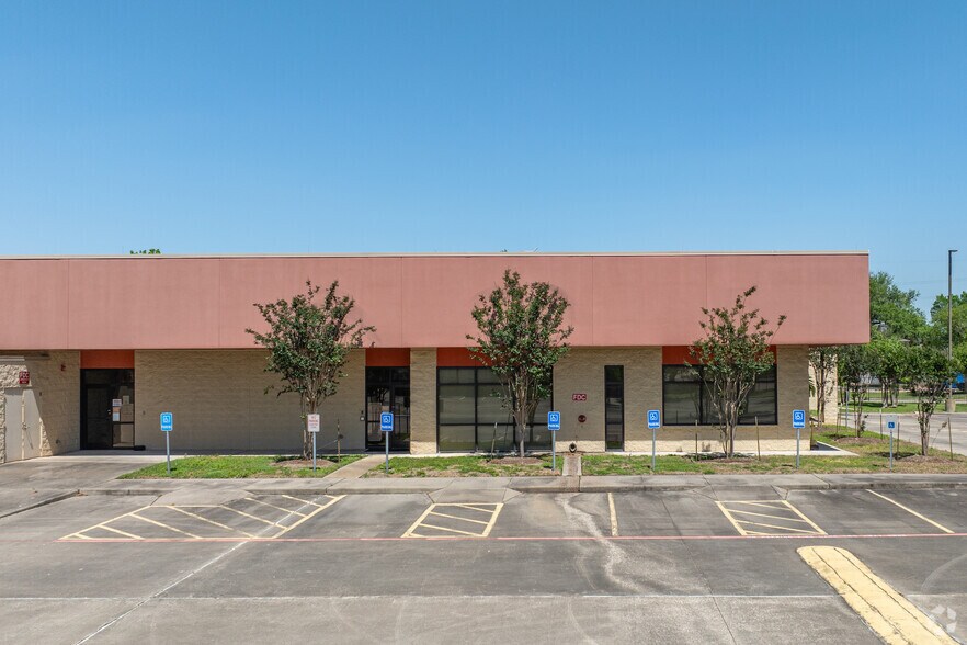More Photos Of 12055 Kurland Dr, Houston Warehouse For Lease