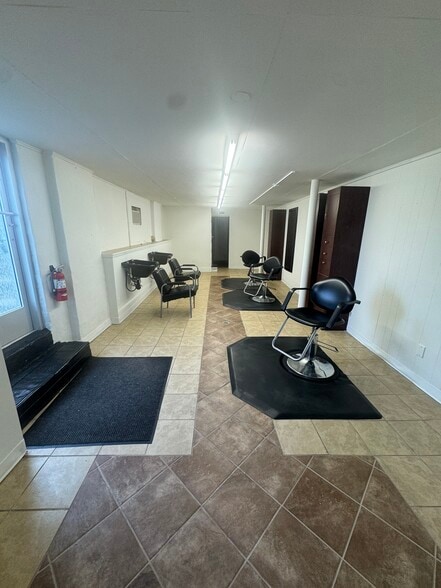 More Photos Of 1622 S Hawthorne Rd, Winston-Salem Freestanding For Lease