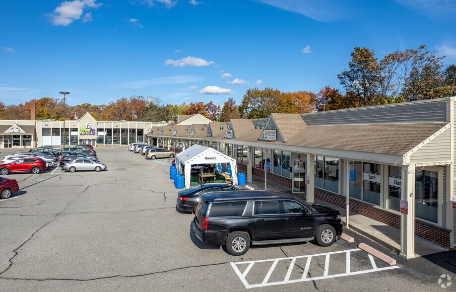 More Photos Of 1525-1527 Smith St, North Providence Unknown For Lease