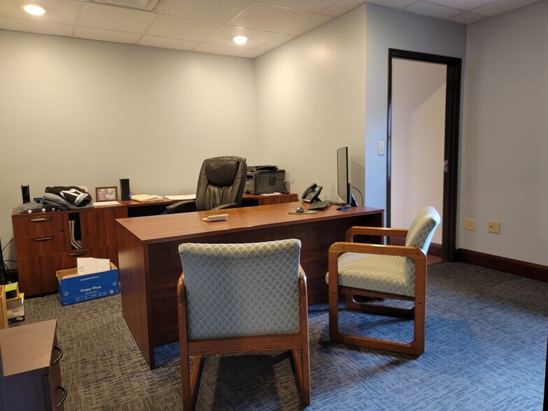 More Photos Of 1225 Woodlawn Ave, Cambridge Office For Lease