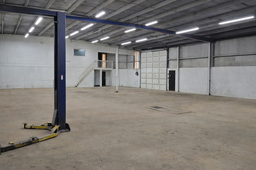 More Photos Of 185 Superior Dr, Evanston Industrial For Lease