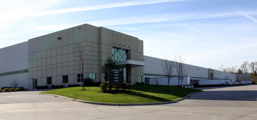 More Photos Of 3100-3144 Corporate Exchange Ct, Bridgeton Distribution For Lease