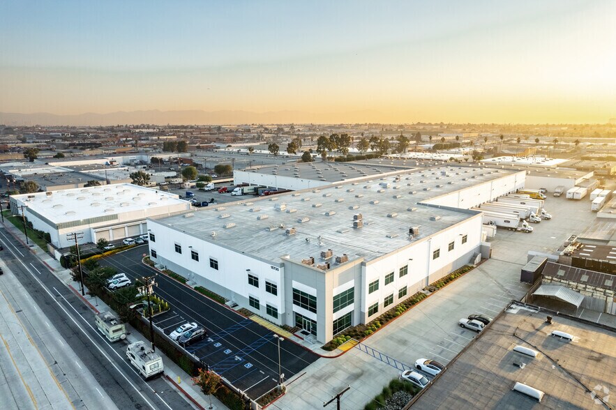 More Photos Of 15730 S Figueroa St, Gardena Warehouse For Lease