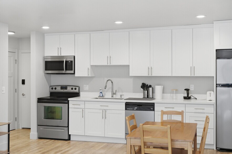 More Photos Of 4731 12th Ave NE, Seattle Apartments For Sale