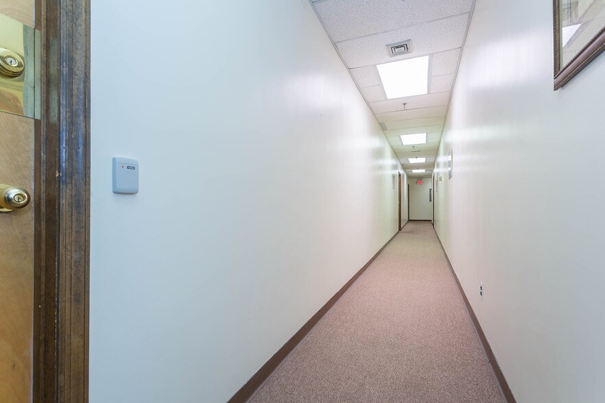 More Photos Of 17-21 Glen St, Glen Cove Storefront Retail Office For Lease