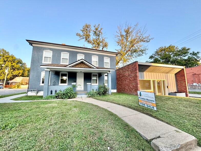 More Photos Of 302 N High St, Belleville Freestanding For Sale