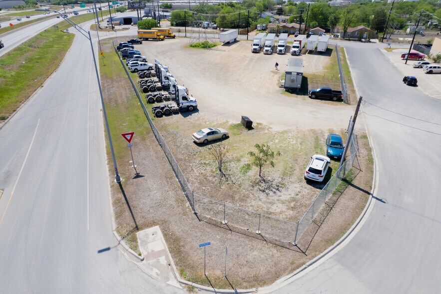 More Photos Of 1330 Seaboard Dr, San Antonio Land For Lease