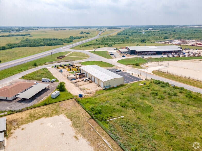 More Photos Of 200 Eurostar Dr, Pleasanton Warehouse For Lease