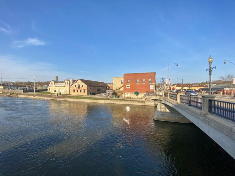 More Photos Of 10 S Shumway Ave, Batavia Office For Lease