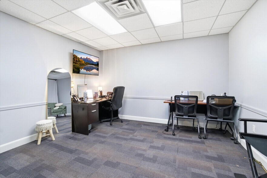 More Photos Of 8 Chestnut Dr, Bedford Office For Sale