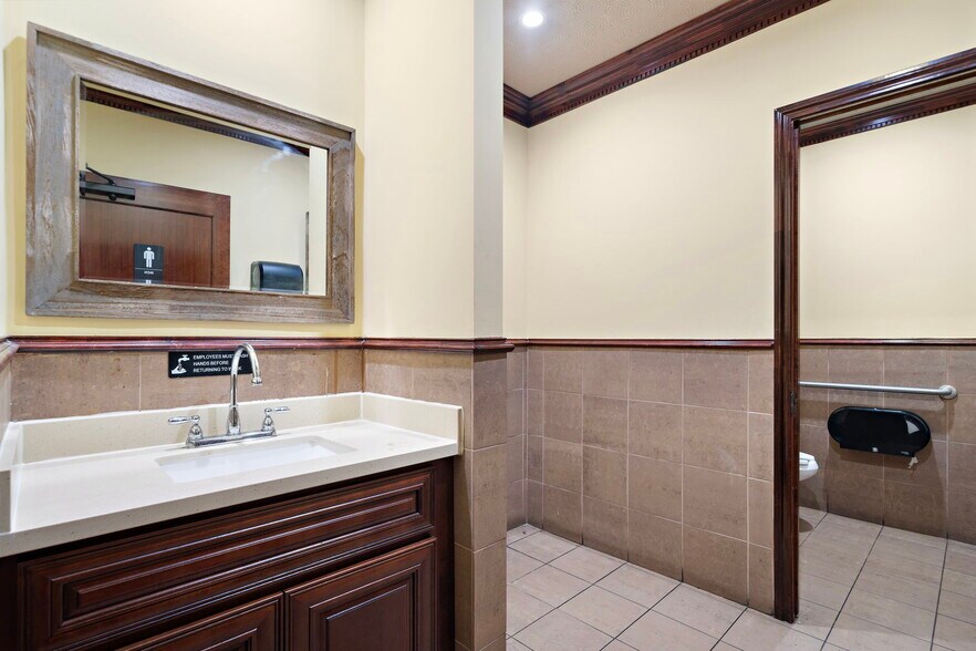 More Photos Of 2320 NASA Pky, Seabrook Restaurant For Sale