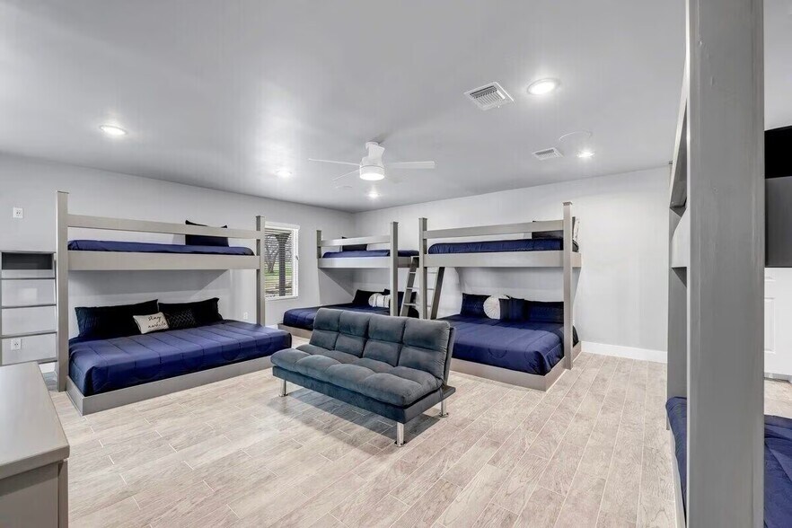 More Photos Of 3120 River Oaks Dr, Kingsland Specialty For Sale