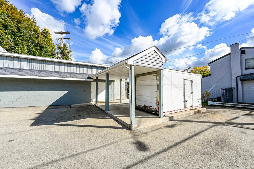 More Photos Of 305 Division St, Jeannette Distribution For Sale