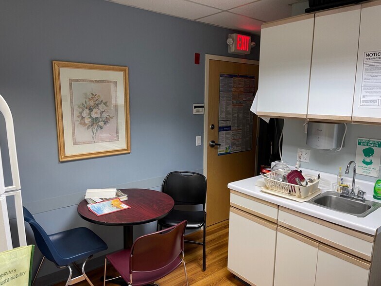 More Photos Of 304 Federal Rd, Brookfield Office For Lease