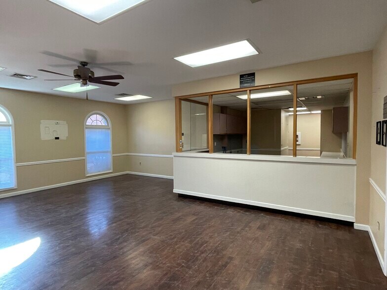 More Photos Of 11335 Pembrooke Sq, Waldorf Medical For Sale