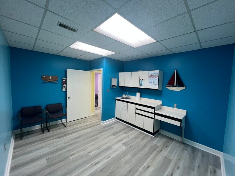 More Photos Of 19500-19536 Doctors Dr, Germantown Medical For Sale