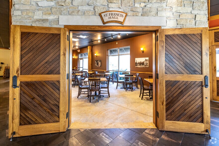 More Photos Of 3825 S Kinnickinnic Ave, Milwaukee Restaurant For Lease