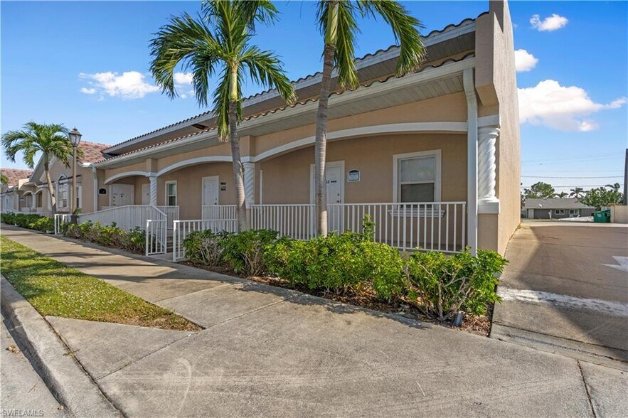 More Photos Of 4519 SE 16th Pl, Cape Coral Light Distribution For Sale