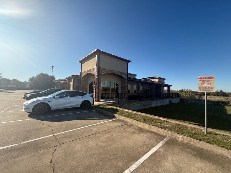 More Photos Of 1754 Bagdad Rd, Cedar Park Office For Sale