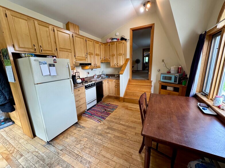 More Photos Of 487 Stevens Pl, Wells River Hospitality For Sale