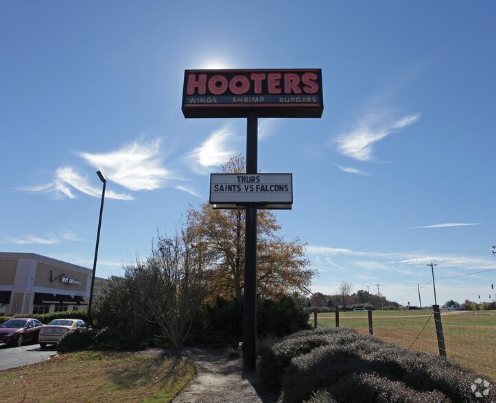 More Photos Of 9807 South Blvd, Charlotte Restaurant For Sale