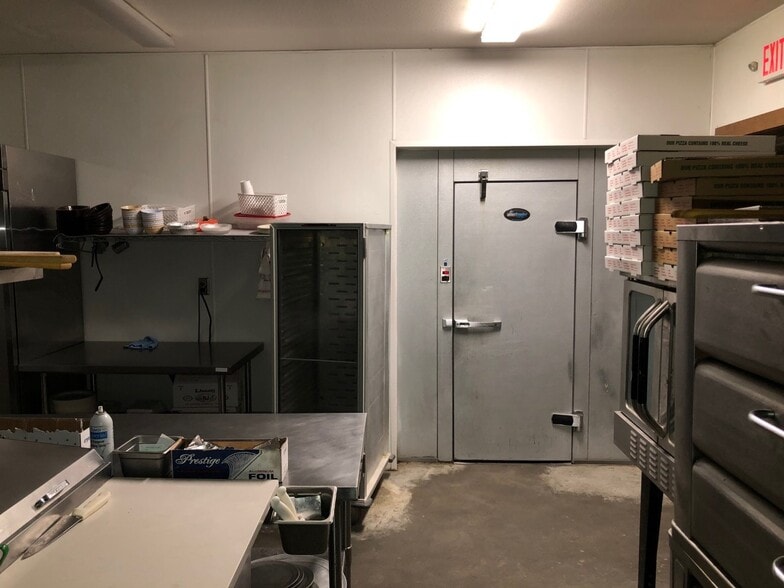 More Photos Of 13787 S Highway 281, Santo Restaurant For Lease