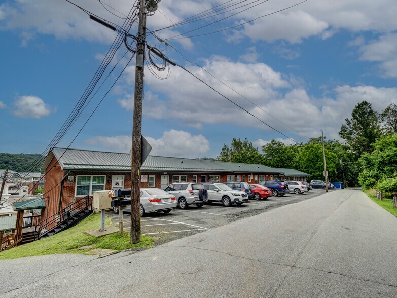 More Photos Of 271 Wallace Cir, Boone Apartments For Sale