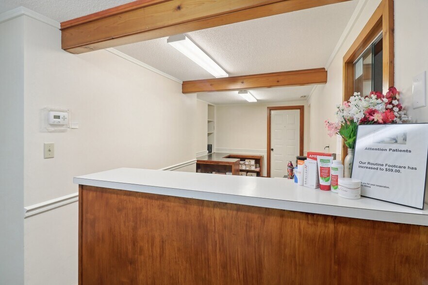 More Photos Of 1007 Carthage St, Sanford Medical For Lease