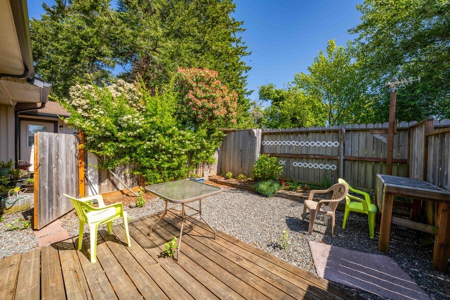 More Photos Of 542 Pacific Ave, Brookings Multifamily For Sale