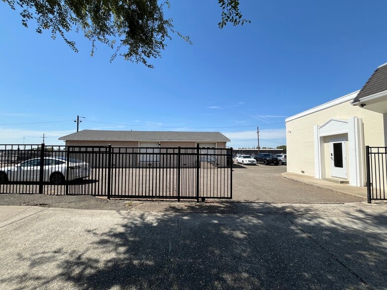 More Photos Of 640 Vernon St, Roseville Freestanding For Lease