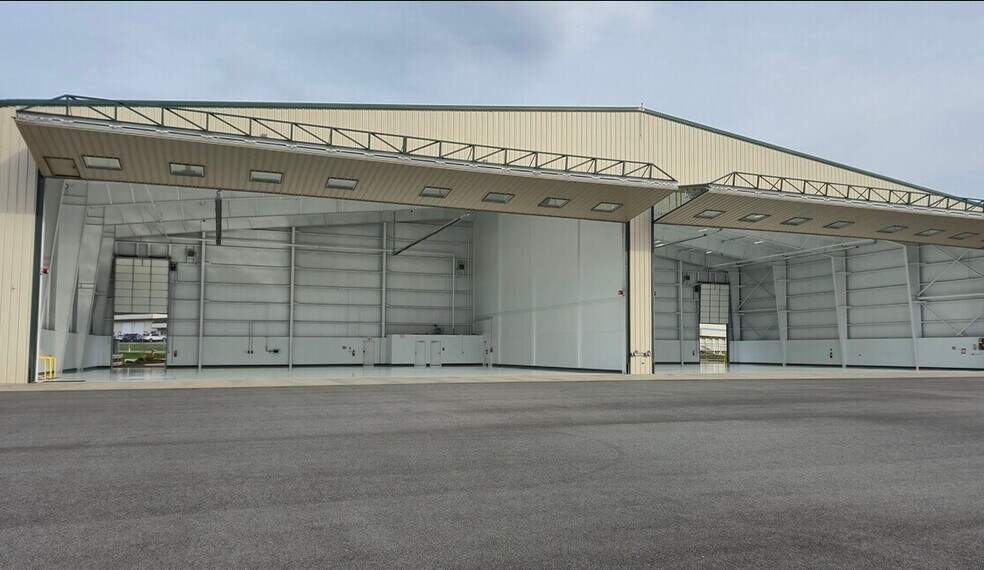 More Photos Of 12020 Higgins Airport Way, Burlington Airplane Hangar For Lease