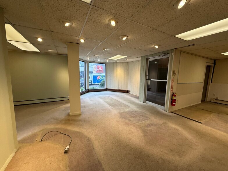 More Photos Of 142 Highland St, Worcester Storefront Retail Residential For Lease