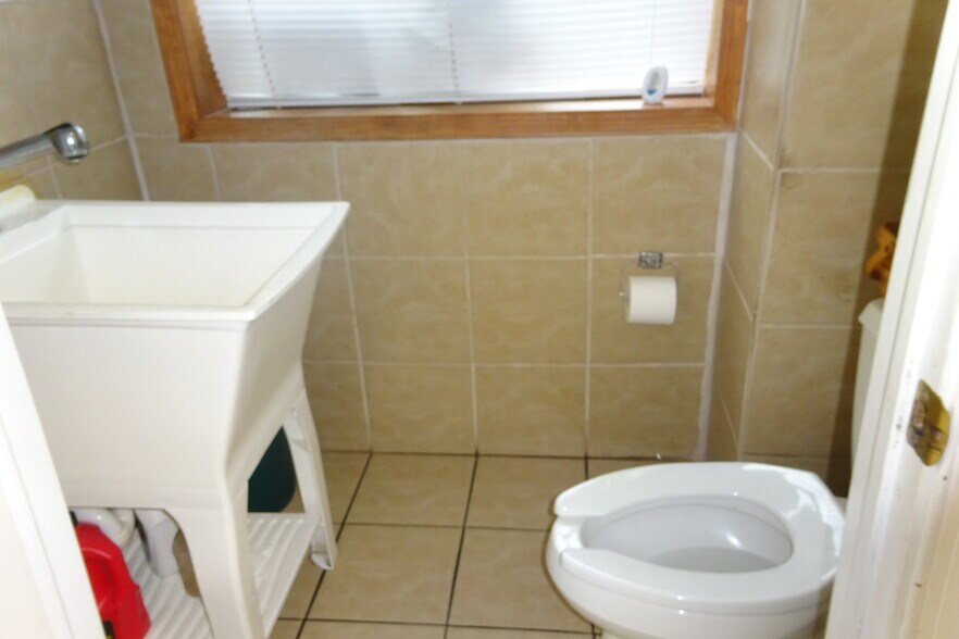 More Photos Of 427 N Chestnut St, Lansdale General Retail For Sale