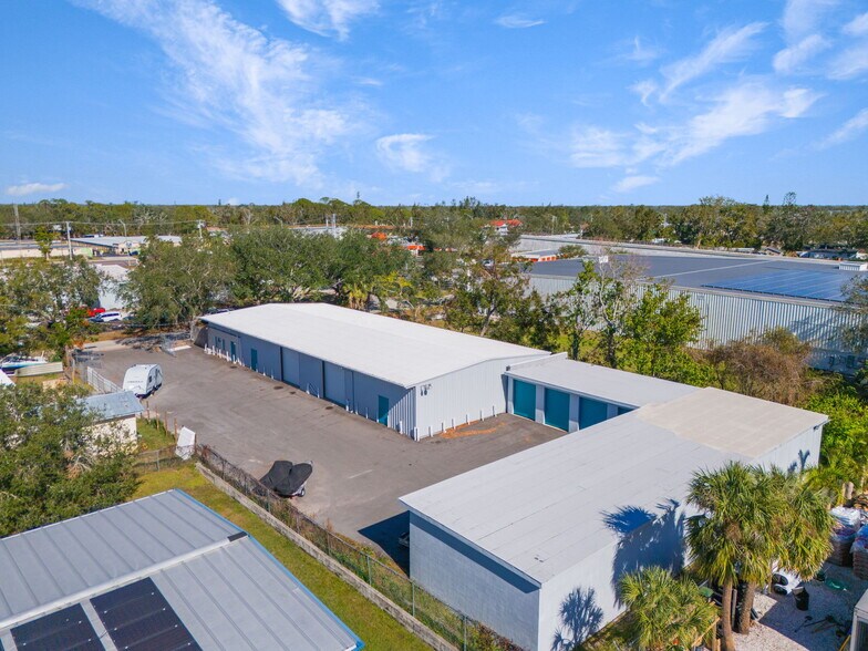 More Photos Of 3945 Sawyer Rd, Sarasota Self Storage For Sale