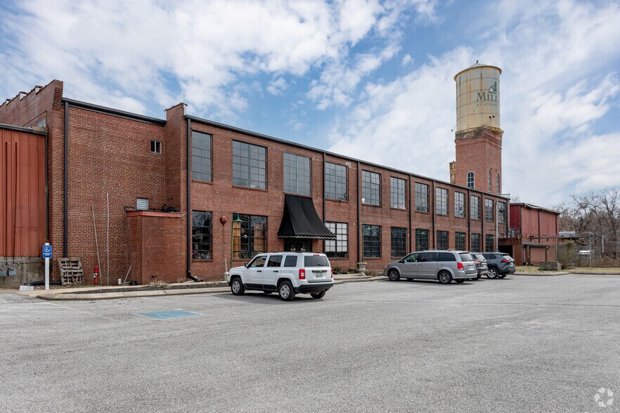 Primary Photo Of 300 N Maple St, Lebanon Storefront Retail Office For Lease