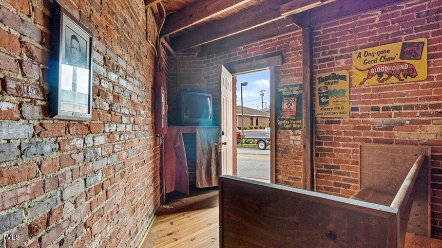 More Photos Of 306 W Main St, South Hill Flex For Lease
