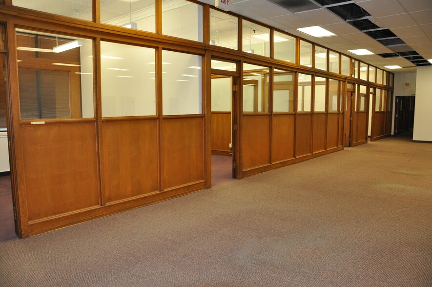 More Photos Of 100 Carlson Rd, Rochester Manufacturing For Lease