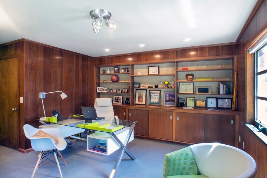 More Photos Of 2425 W 11th St, Cleveland Office For Lease