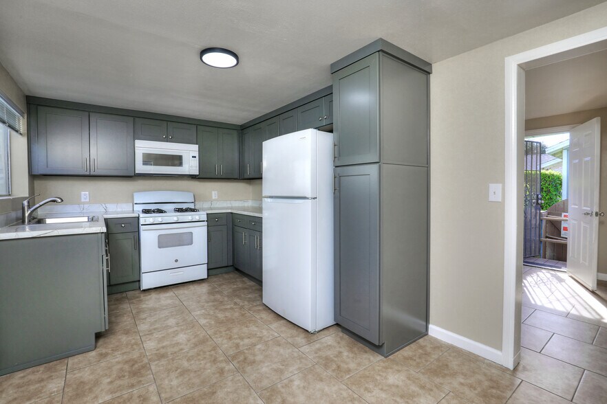More Photos Of 852 N Ventura Ave, Ventura Apartments For Sale