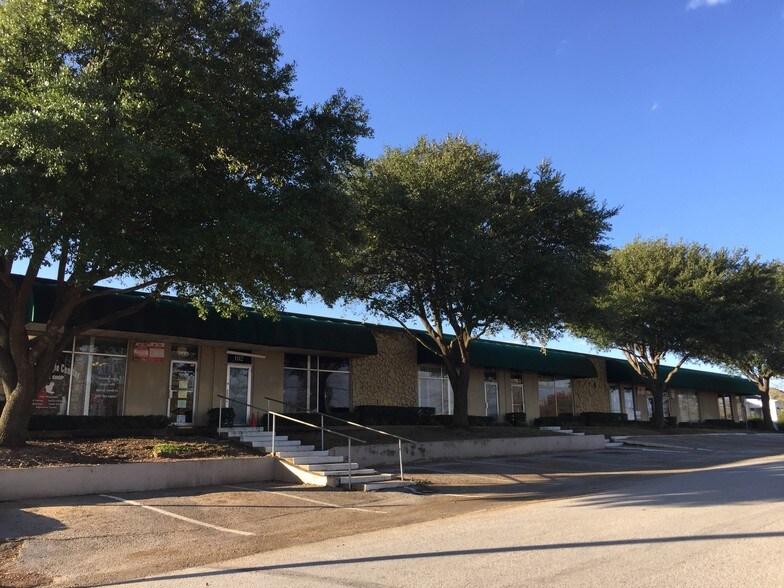 More Photos Of 222 Church St, DeSoto Unknown For Lease