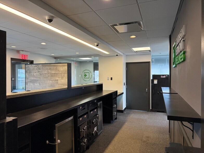 More Photos Of 942 Putney Rd, Brattleboro Bank For Sale