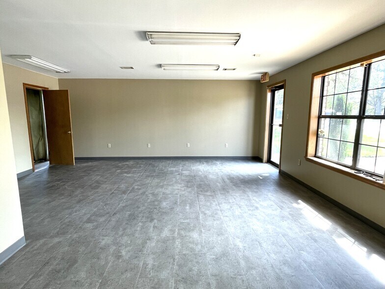 More Photos Of 220 N Phoenix Ave, Russellville Medical For Sale