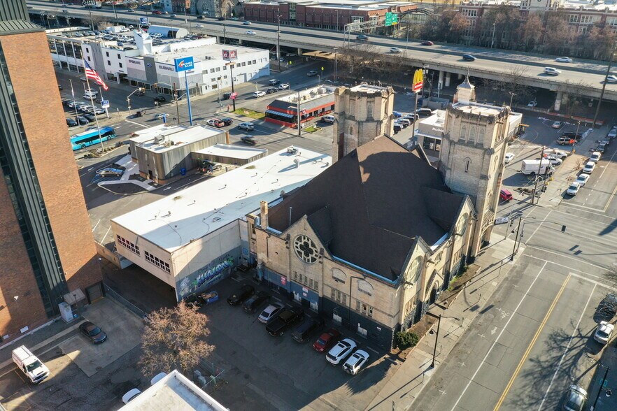 More Photos Of 221 S. Howard Street, Spokane Specialty For Sale