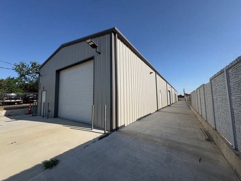 More Photos Of 2338 Fort Worth St, Grand Prairie Industrial For Lease