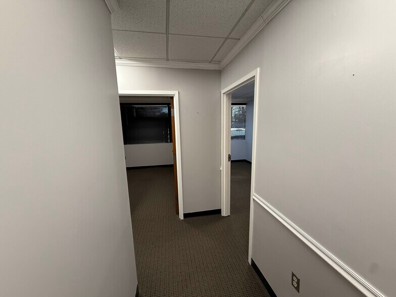 More Photos Of 5102 W Village Green Dr, Midlothian Office For Lease