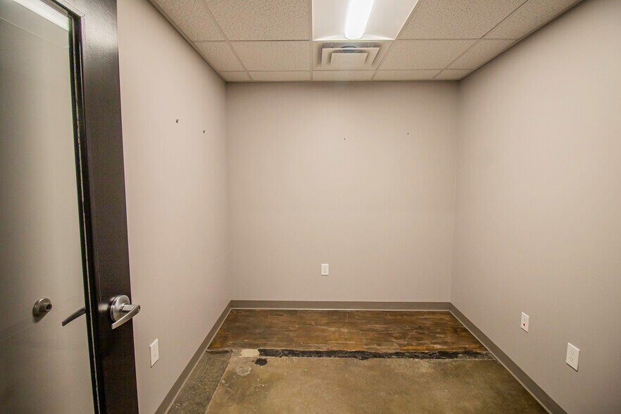 More Photos Of 615 Ferry St, Lafayette Office For Lease