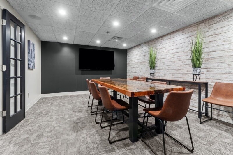 More Photos Of 555 S Perryville Rd, Rockford Office For Lease