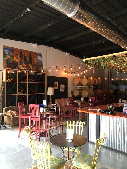 More Photos Of 1491 N Kealy St, Lewisville Warehouse For Sale