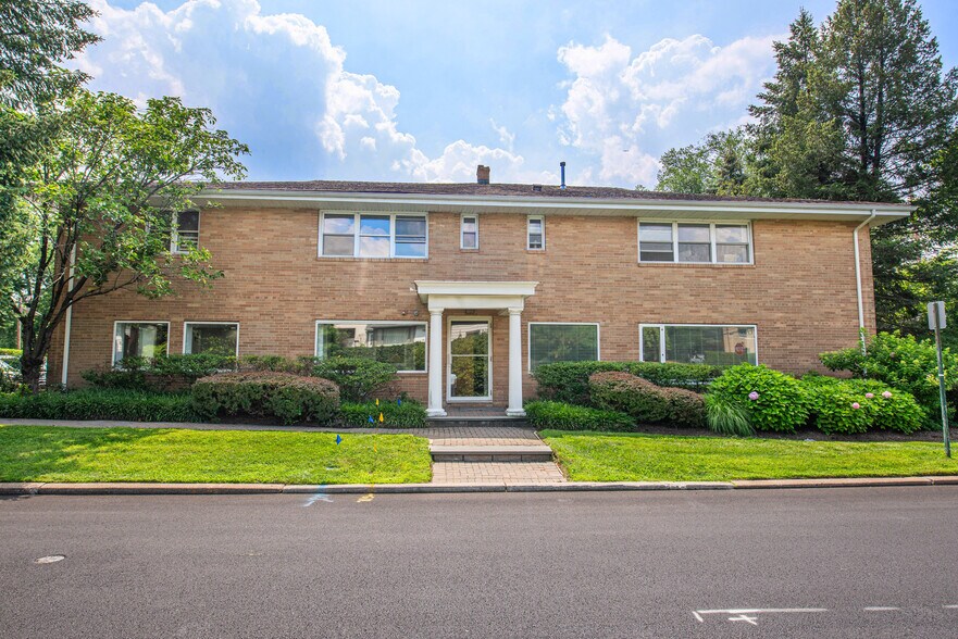 More Photos Of 631 E Palisades Ave, Englewood Cliffs Office For Sale
