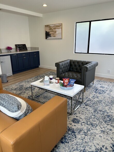 More Photos Of 22157 Clarendon St, Woodland Hills Office Residential For Sale
